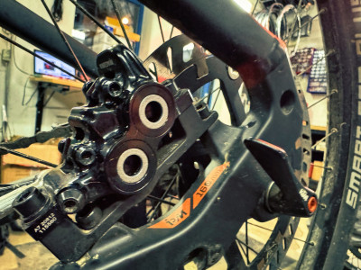 Upgrade brzd Magura MT-5 + kotouče 203mm. Brzdí za každé situace!